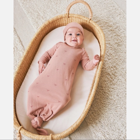 Quincy Mae Other - Quincy Mae Knotted Bows Baby Gown + Hat Set